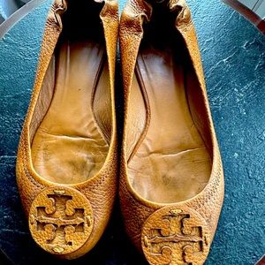 Pre owned Tory Burch Ballet Flats. Size 7.5 Caramel leather
